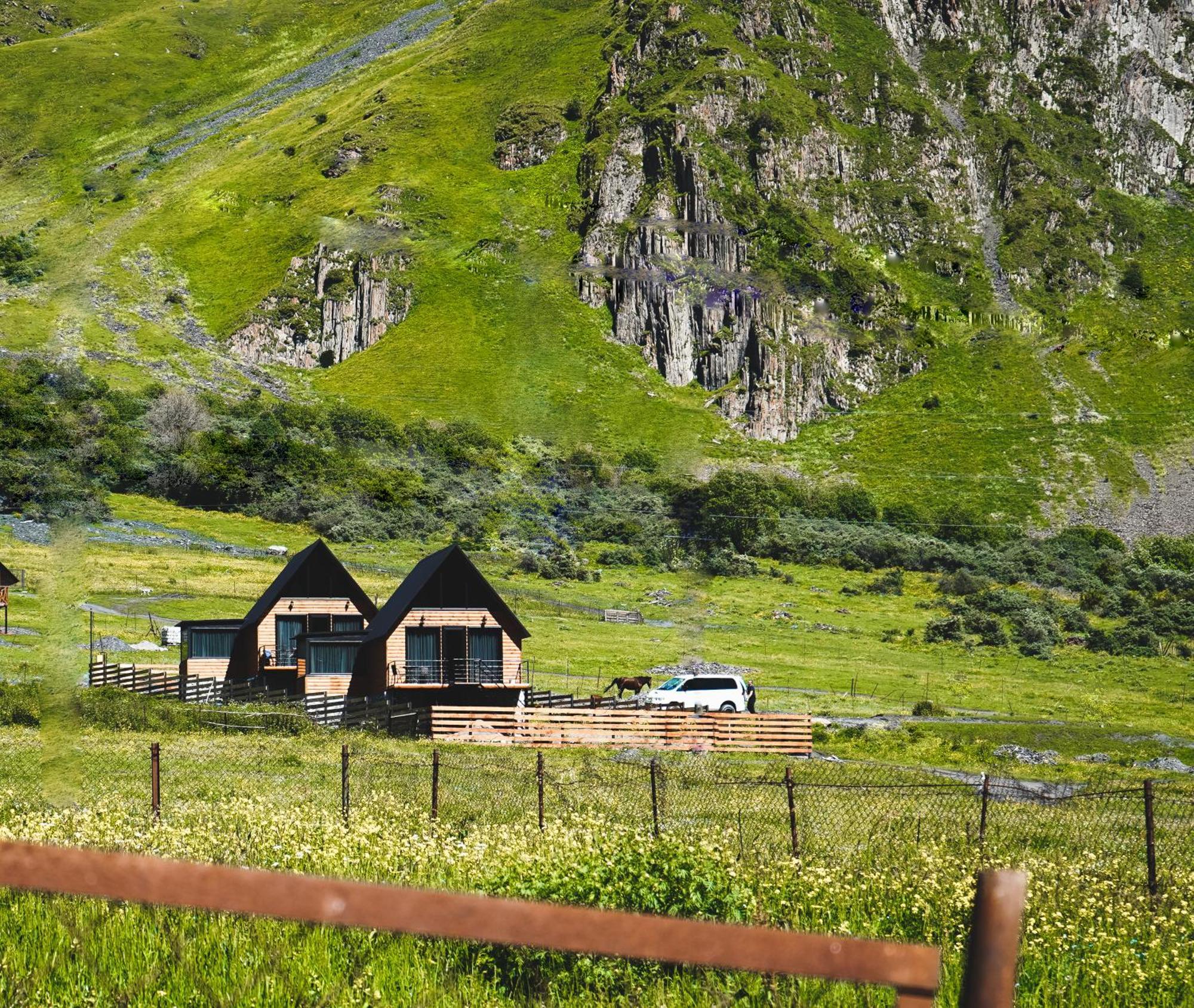 Traveler'S Cottages In Kazbegi 外观 照片